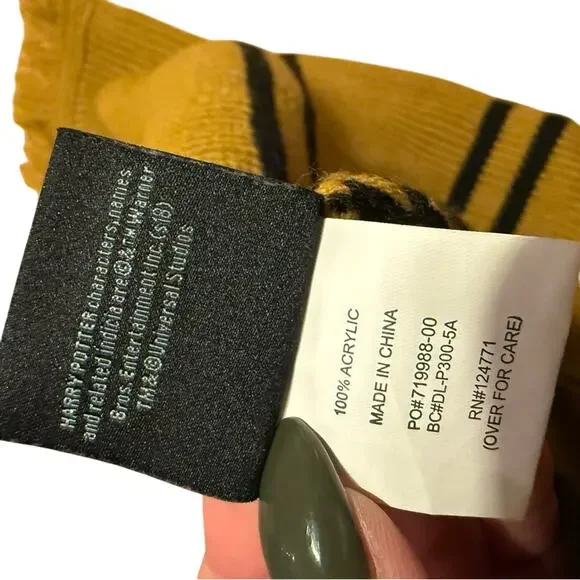 HARRY POTTER Hufflepuff Scarf | Yellow and Black Stripes | Universal Studios - Picture 3 of 3